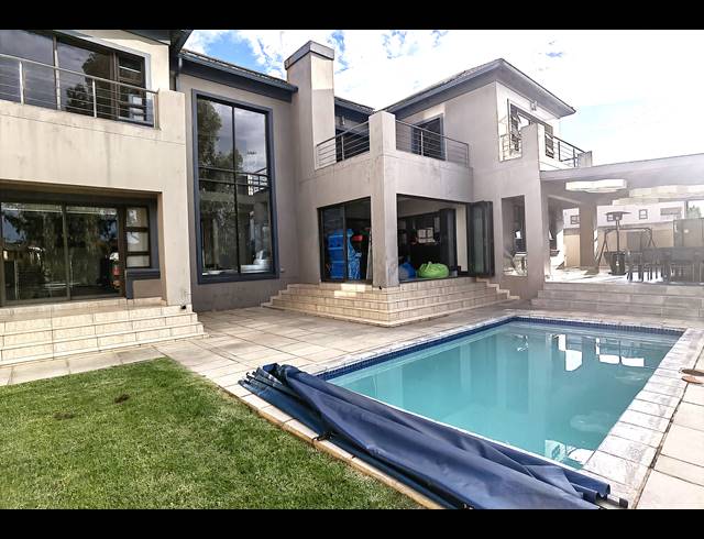 4 BEDROOM GOLF ESTATE FOR SALE IN BLUE VALLEY GOLF ESTATE